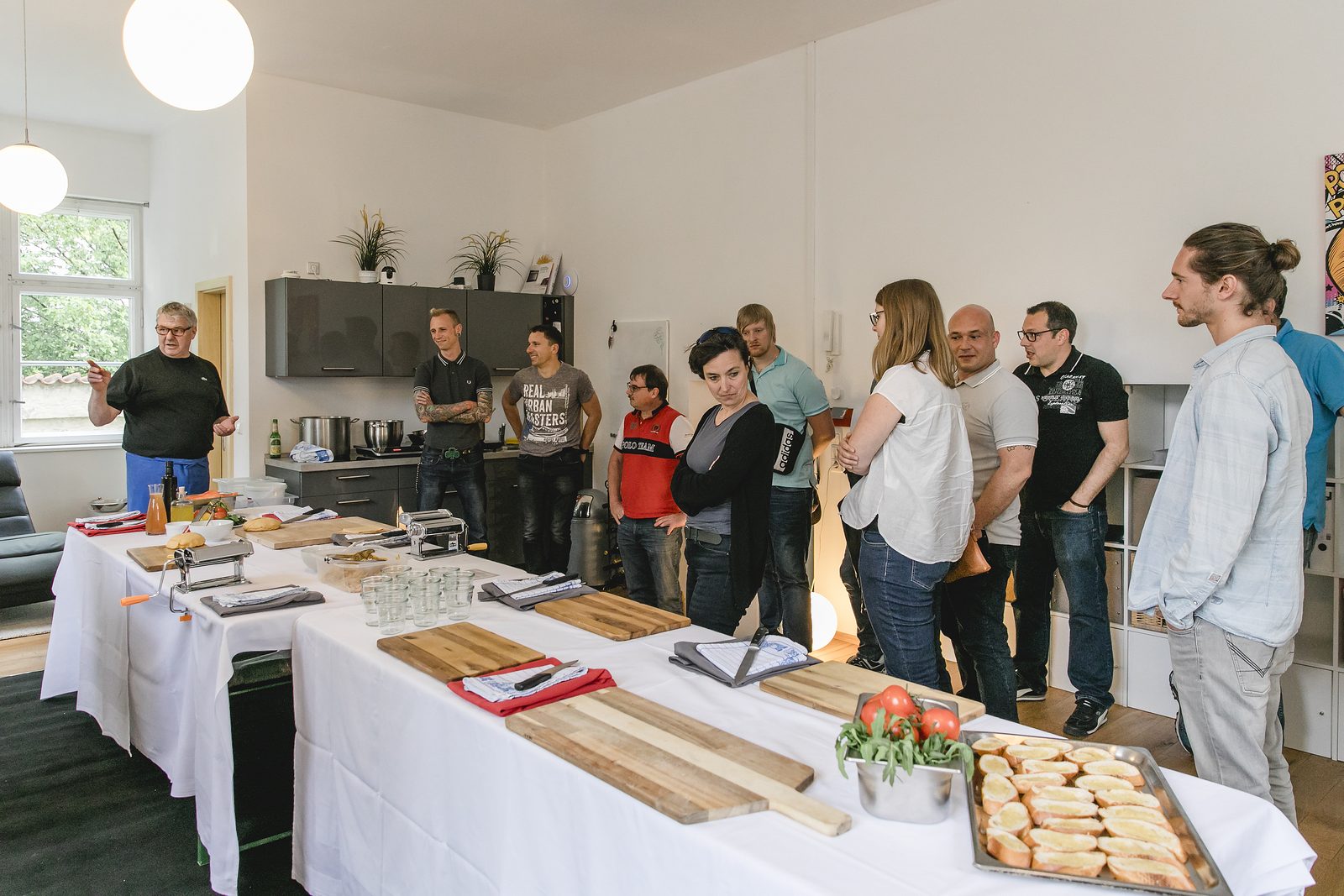 Aufgebautes Buffet im Loft 18, live vor Ort zubereitet